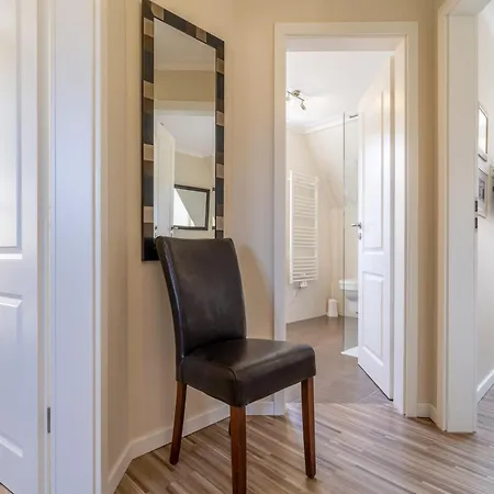 Semi-detached House In A Quiet Location In The Village Of St Peter-ording 度假居