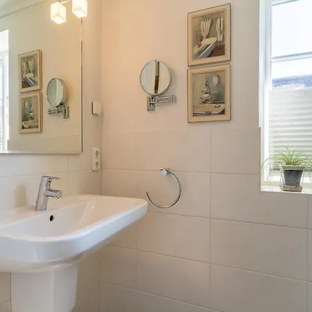 Semi-detached House In A Quiet Location In The Village Of St Peter-ording 圣彼得奥尔丁